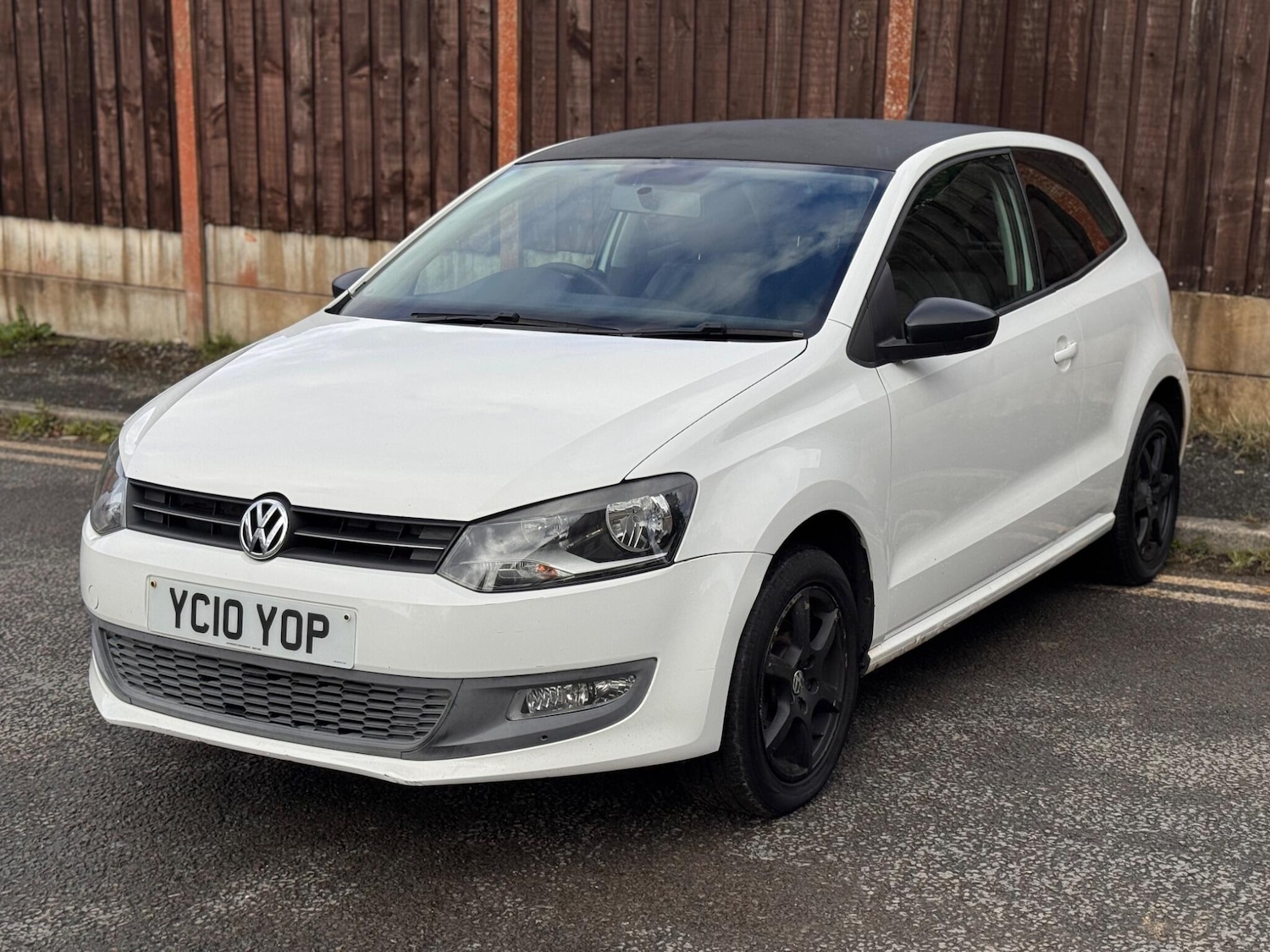 Used Volkswagen Polo 2010 for sale - 77238236: Photo 2