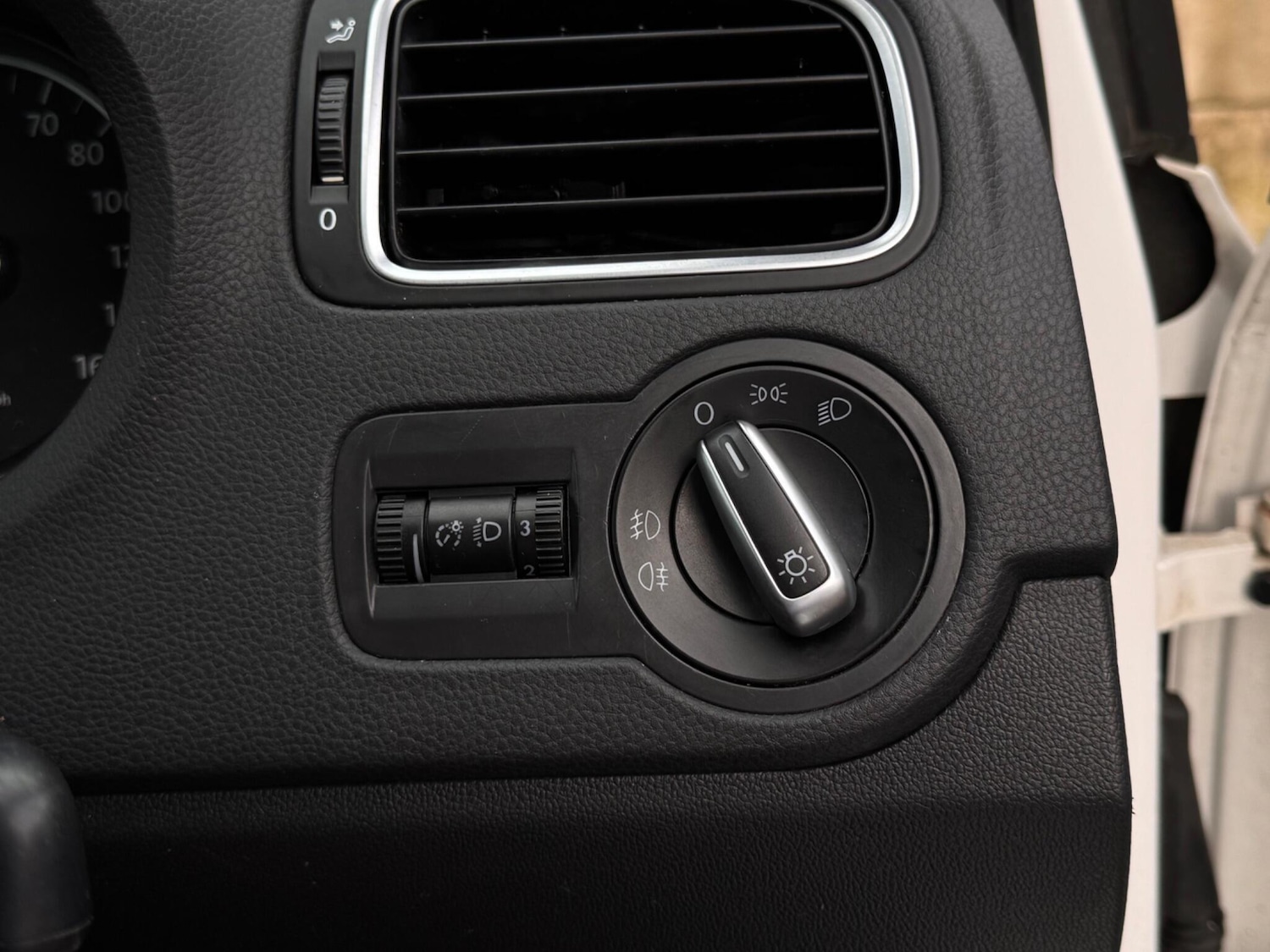 Used Volkswagen Polo 2010 for sale - 77238236: Photo 41