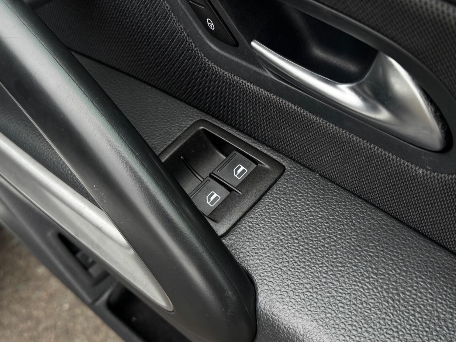 Used Volkswagen Scirocco 2012 for sale - 77799382: Photo 48