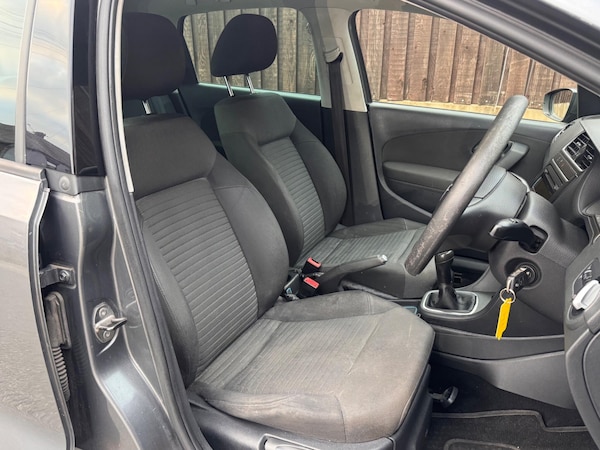 Used Volkswagen Polo 2011 for sale - 76283400: Photo 14