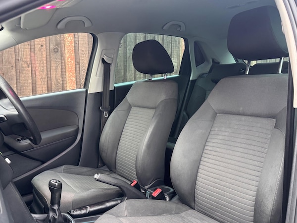Used Volkswagen Polo 2011 for sale - 76283400: Photo 28