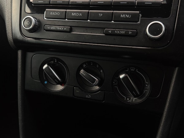 Used Volkswagen Polo 2011 for sale - 76283400: Photo 38