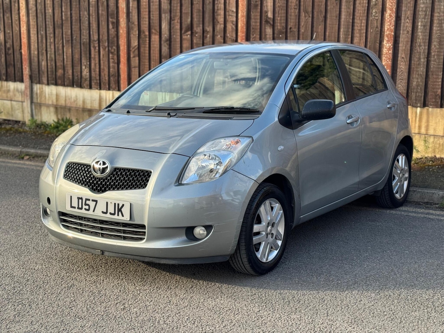 Used Toyota Yaris for sale - 78057988: Photo 2