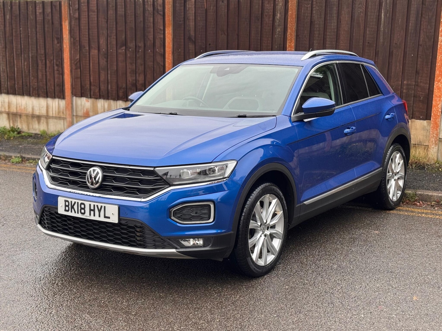 Used Volkswagen T-Roc 2018 for sale - 76996660: Photo 2