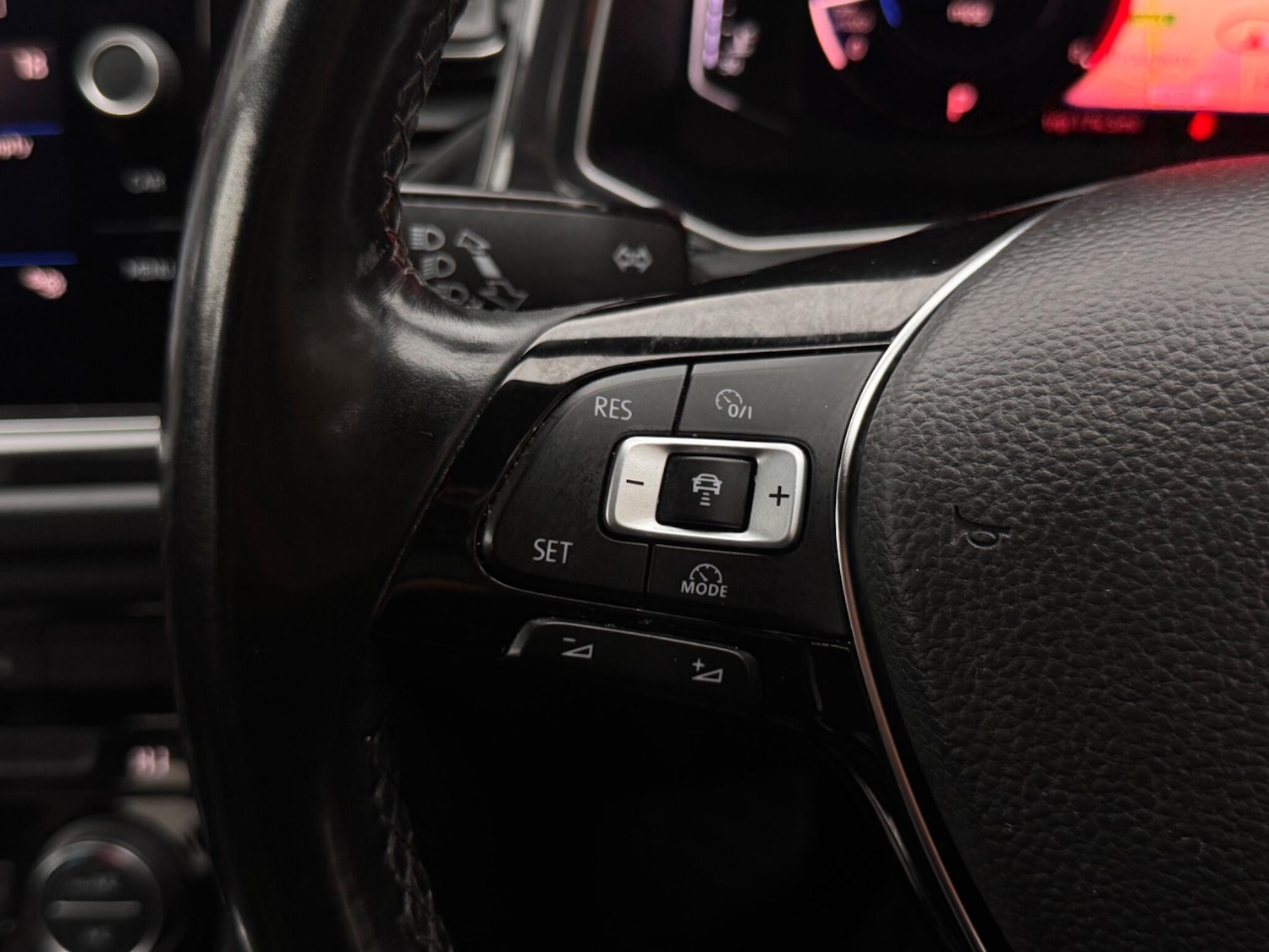 Used Volkswagen T-Roc 2018 for sale - 76996660: Photo 39