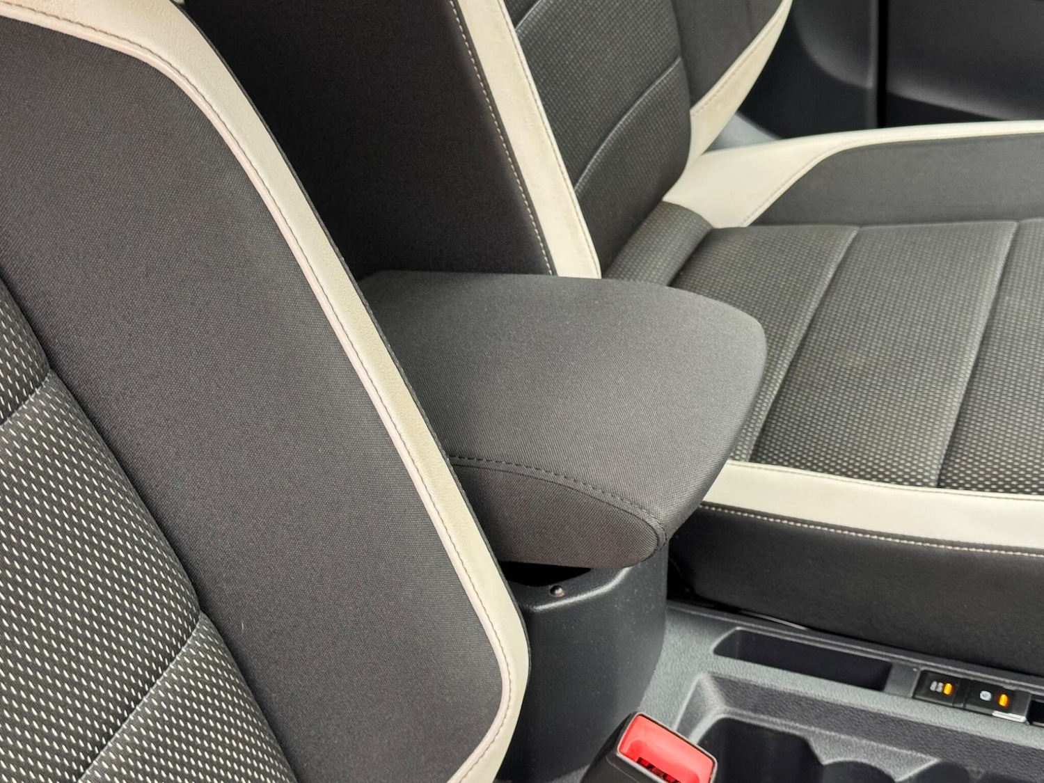 Used Volkswagen T-Roc 2018 for sale - 76996660: Photo 51