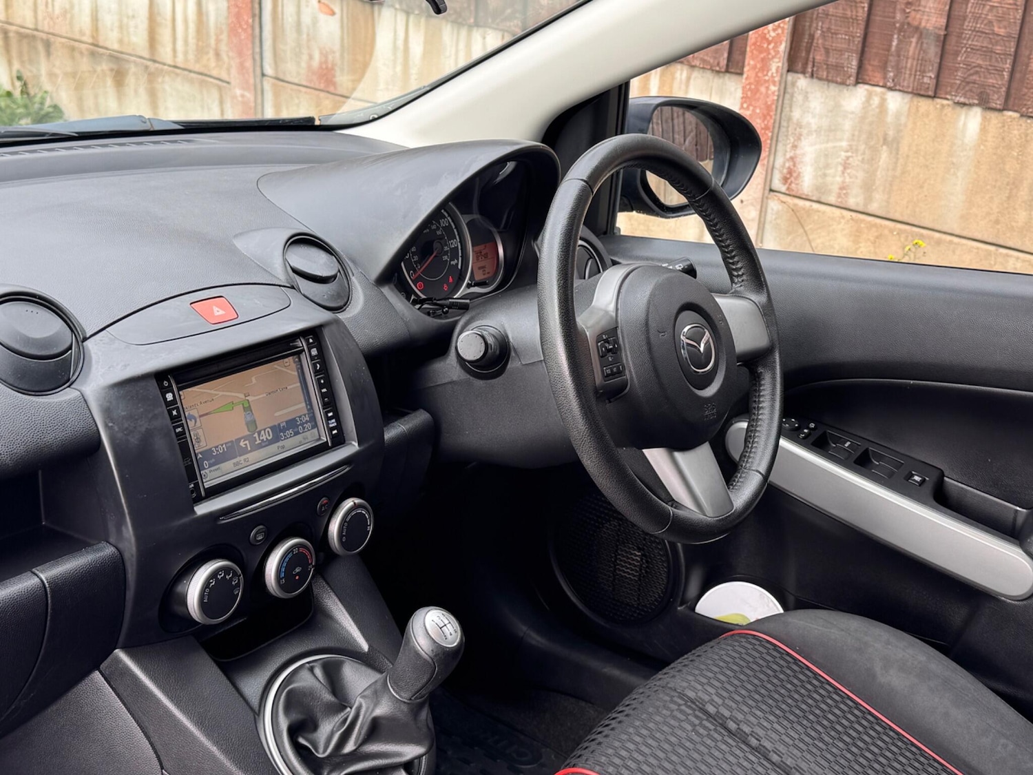 Used Mazda Mazda2 2012 for sale - 76072622: Photo 31
