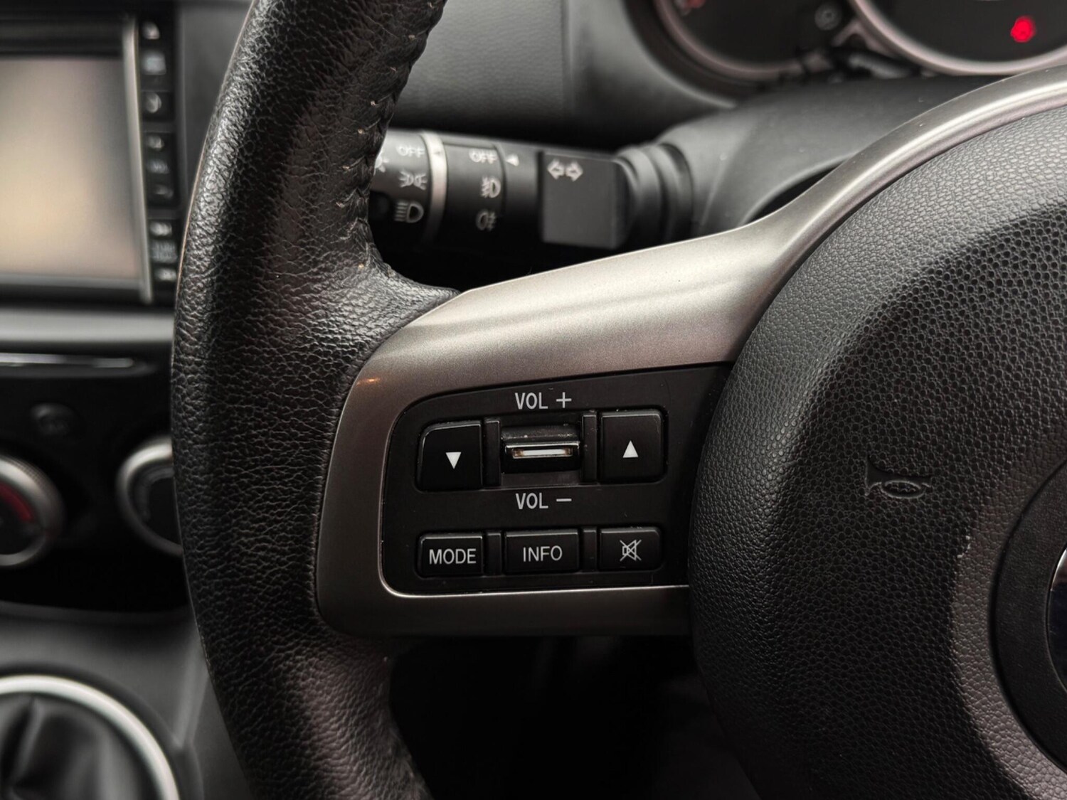 Used Mazda Mazda2 2012 for sale - 76072622: Photo 36