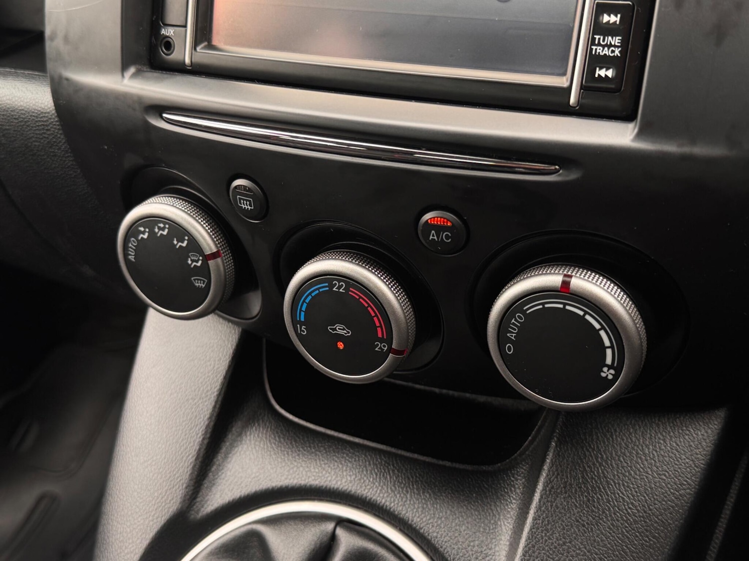 Used Mazda Mazda2 2012 for sale - 76072622: Photo 40