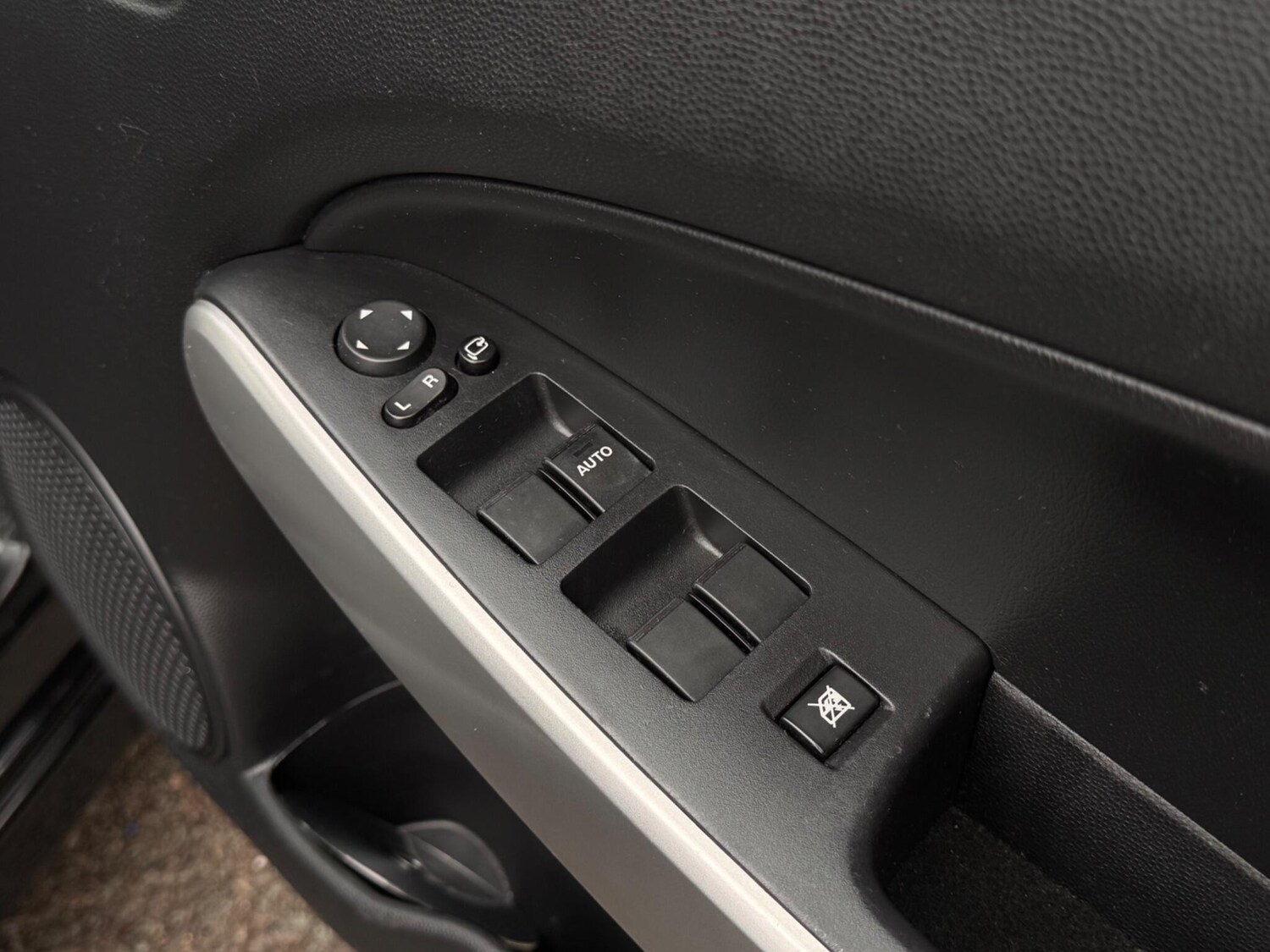 Used Mazda Mazda2 2012 for sale - 76072622: Photo 41