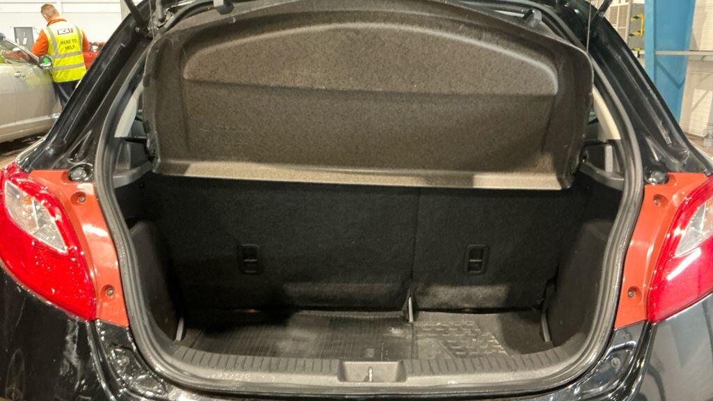 Used Mazda Mazda2 2012 for sale - 76072622: Photo 9