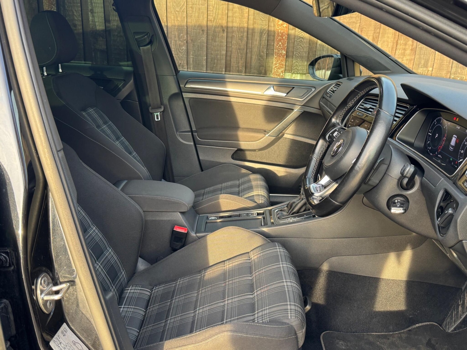 Used Volkswagen Golf 2017 for sale - 76936477: Photo 14