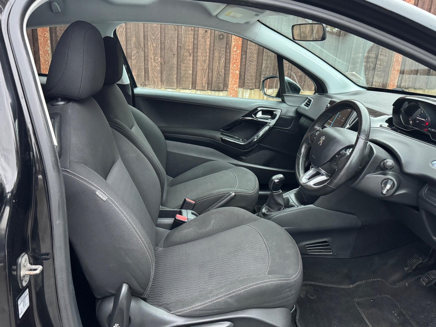 Used Peugeot 208 2017 for sale - 77131915: Photo 13