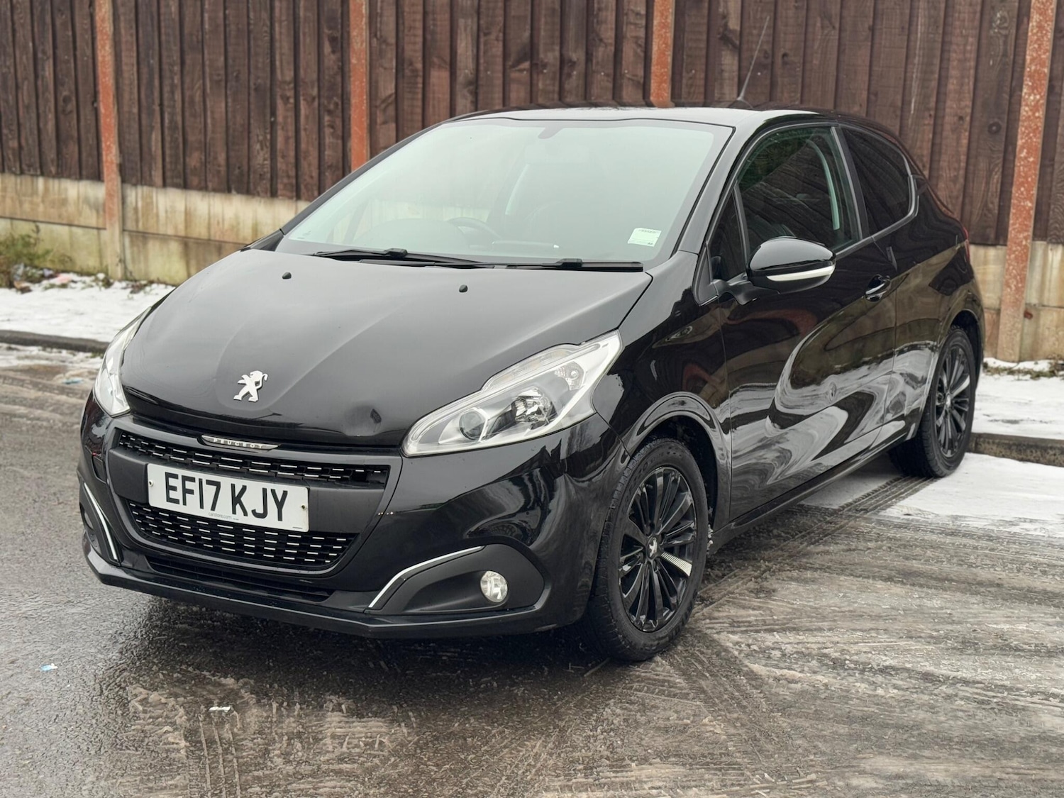 Used Peugeot 208 2017 for sale - 77131915: Photo 2