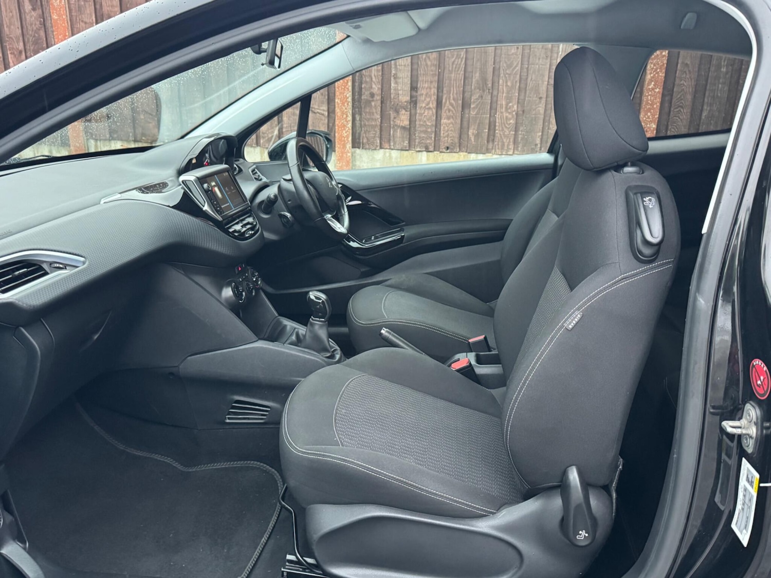 Used Peugeot 208 2017 for sale - 77131915: Photo 26