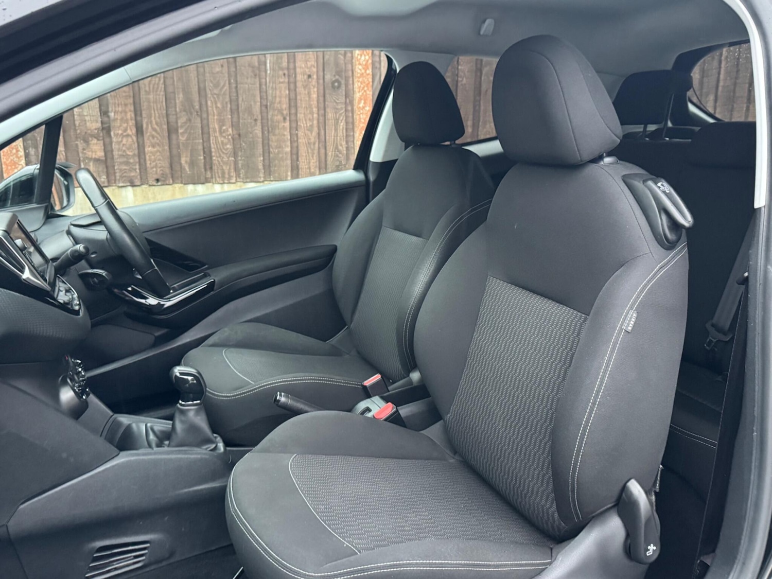 Used Peugeot 208 2017 for sale - 77131915: Photo 27