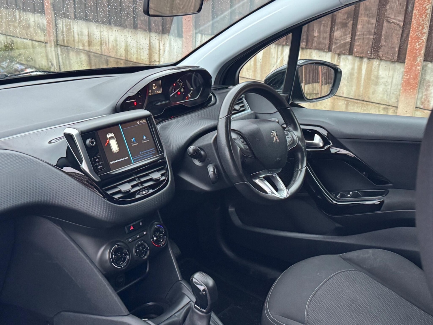 Used Peugeot 208 2017 for sale - 77131915: Photo 31