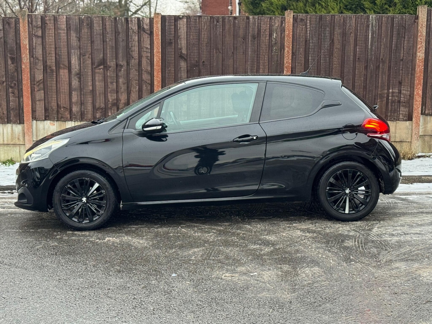 Used Peugeot 208 2017 for sale - 77131915: Photo 7