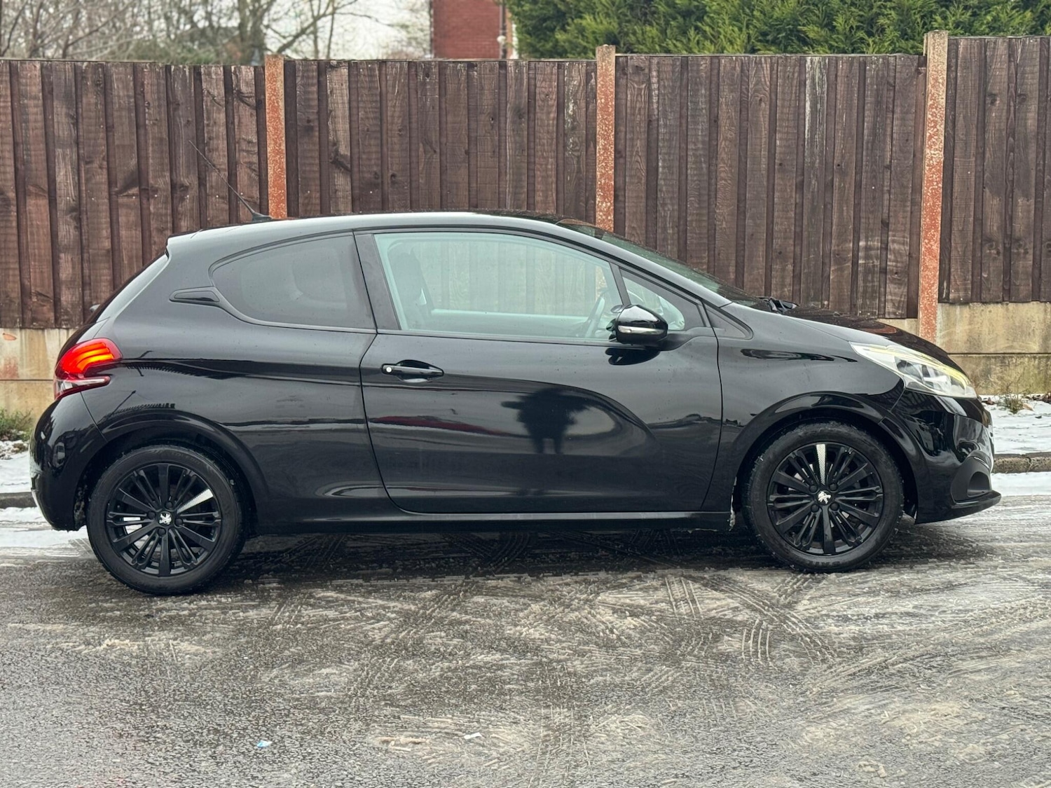 Used Peugeot 208 2017 for sale - 77131915: Photo 8