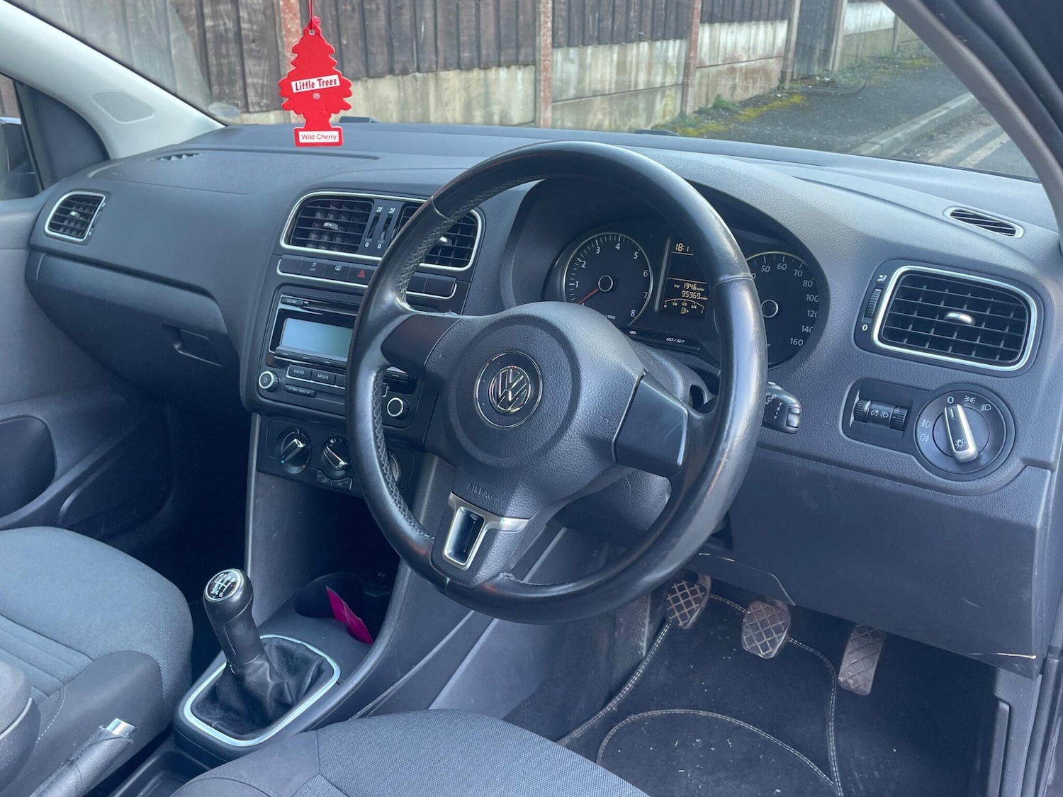 Used Volkswagen Polo 2011 for sale - 77940525: Photo 10