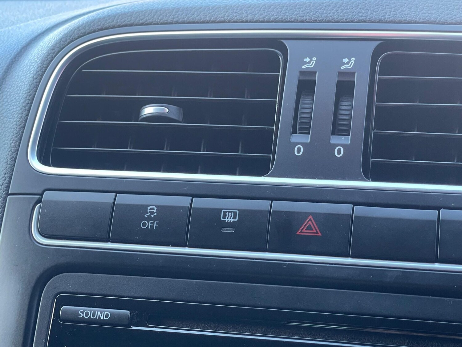 Used Volkswagen Polo 2011 for sale - 77940525: Photo 39