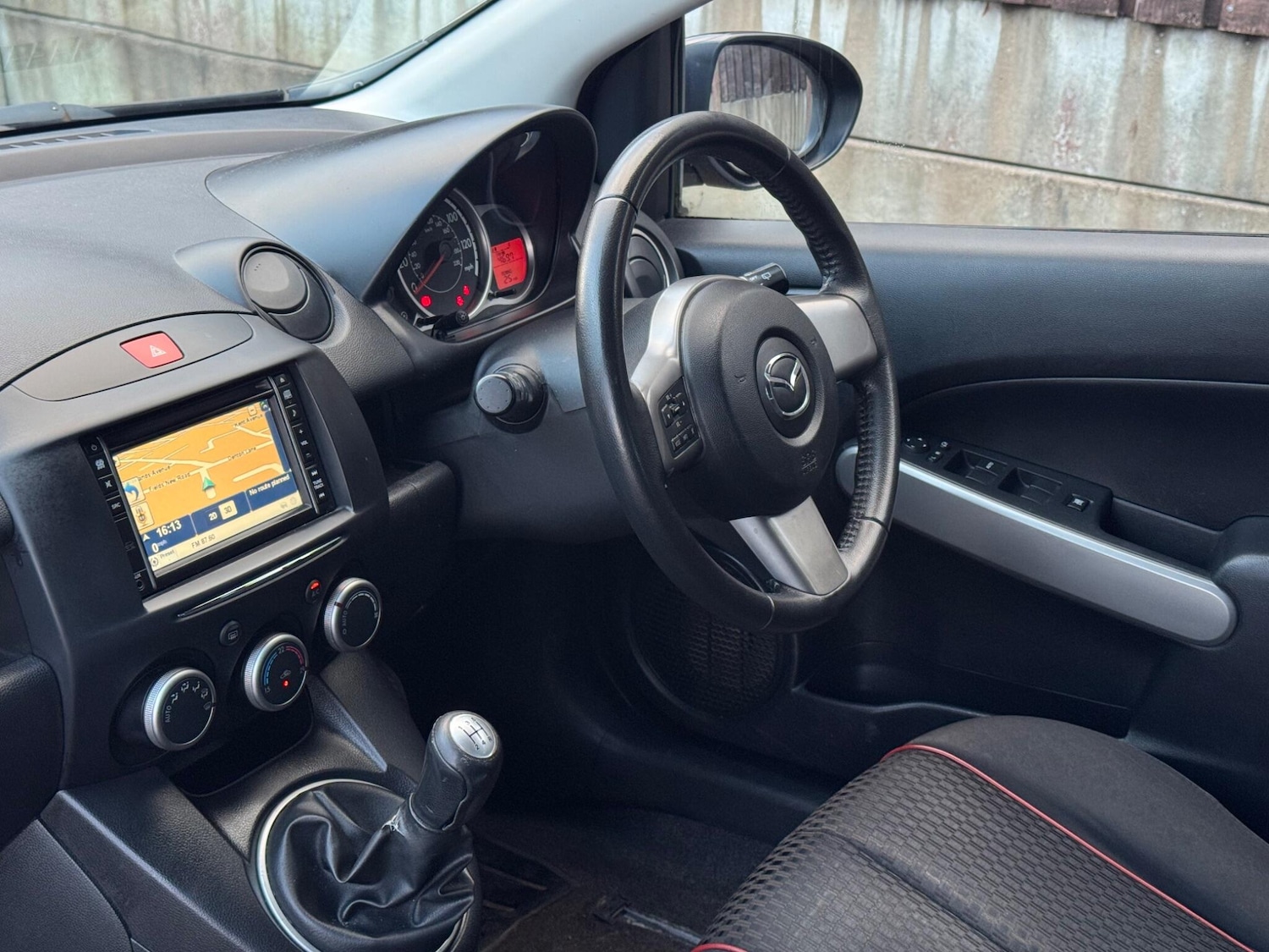 Used Mazda Mazda2 2012 for sale - 77439896: Photo 29