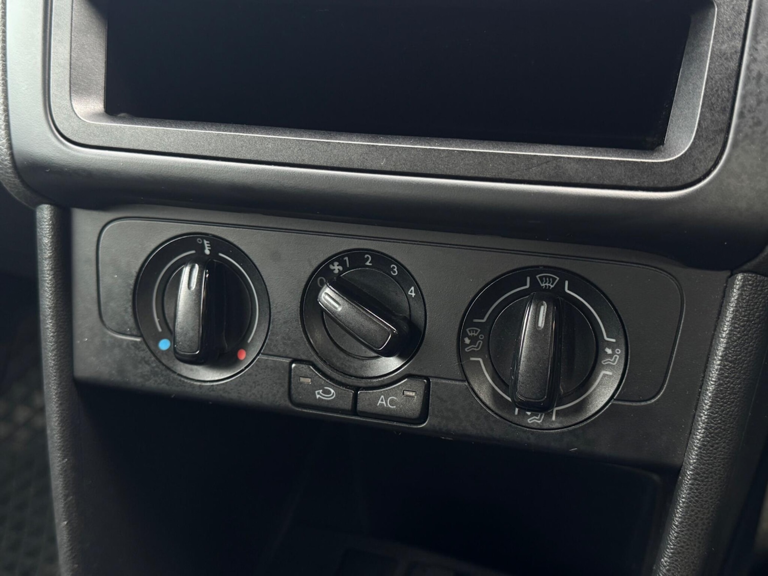 Used Volkswagen Polo 2012 for sale - 77769053: Photo 39