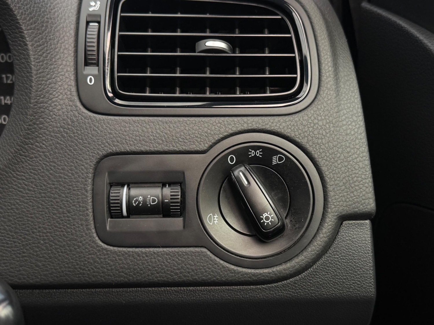 Used Volkswagen Polo 2012 for sale - 77769053: Photo 40