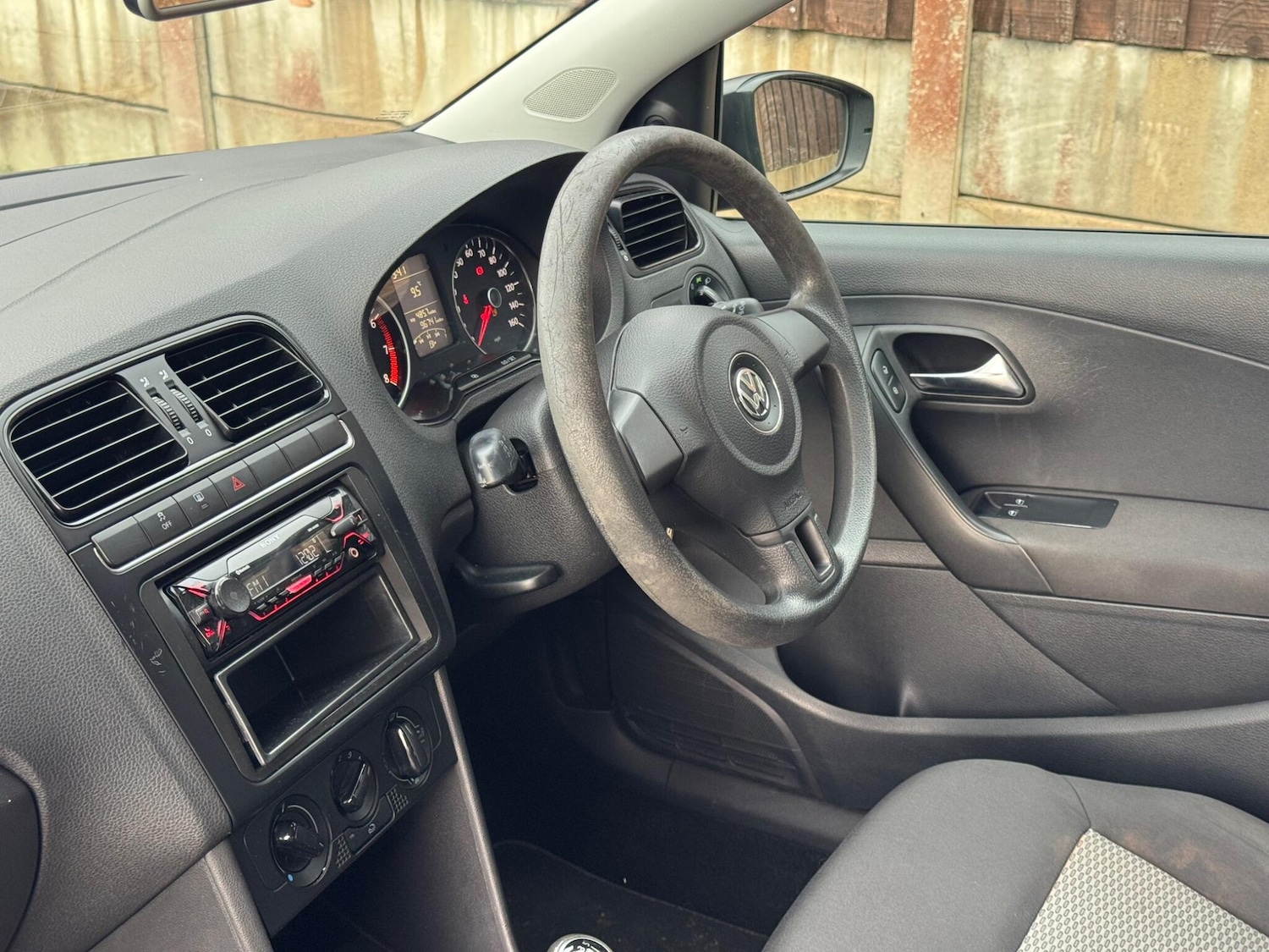 Used Volkswagen Polo 2010 for sale - 76743241: Photo 31