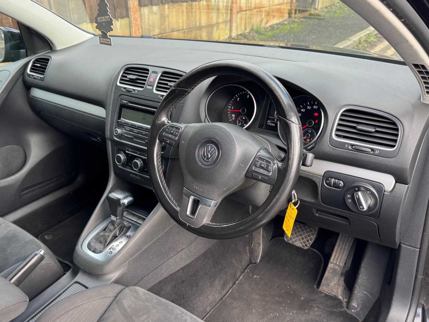 Used Volkswagen Golf 2010 for sale - 77015248: Photo 10