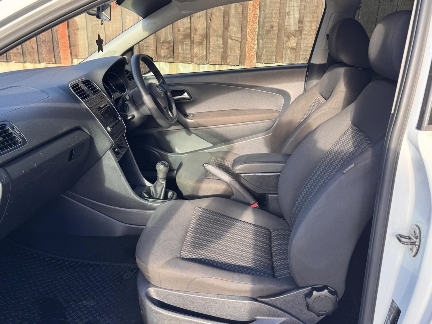 Used Volkswagen Polo 2014 for sale - 76388244: Photo 27