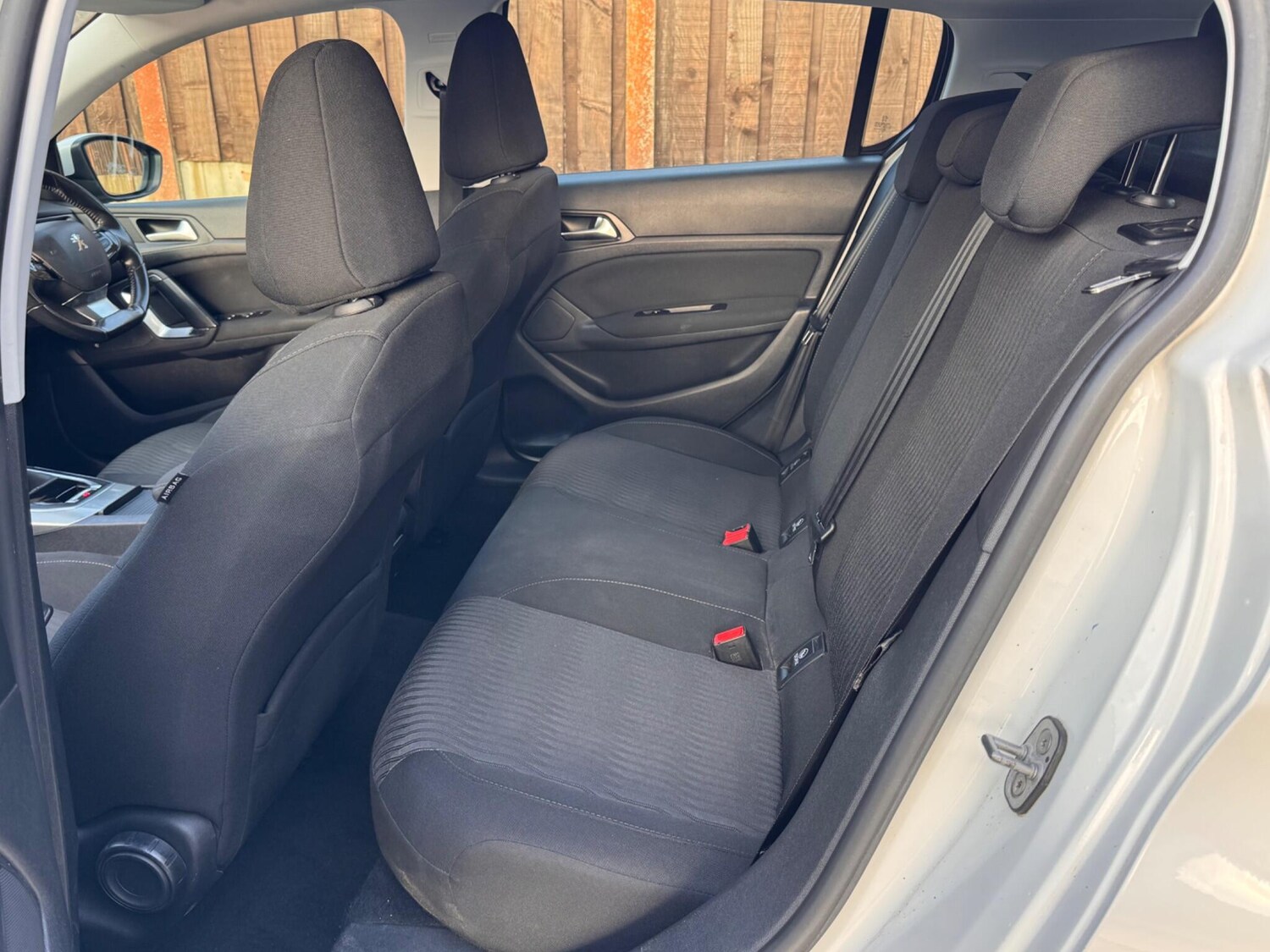 Used Peugeot 308 2015 for sale - 76360969: Photo 24