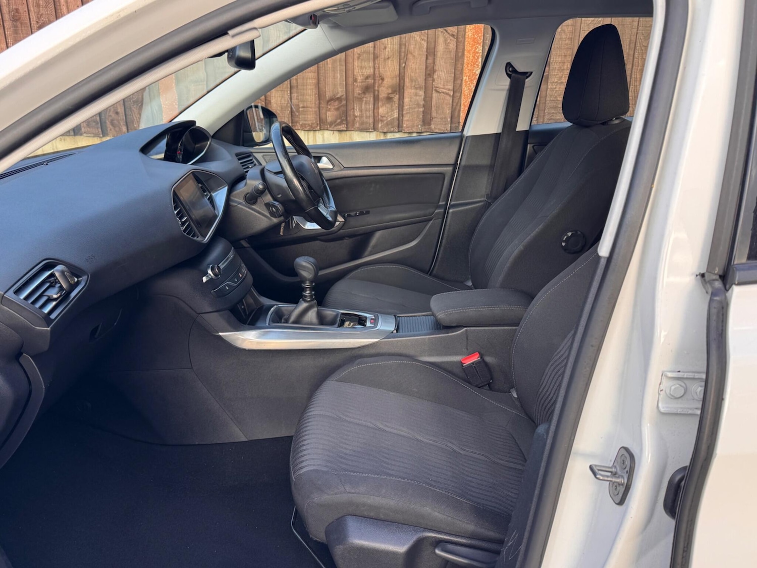 Used Peugeot 308 2015 for sale - 76360969: Photo 26