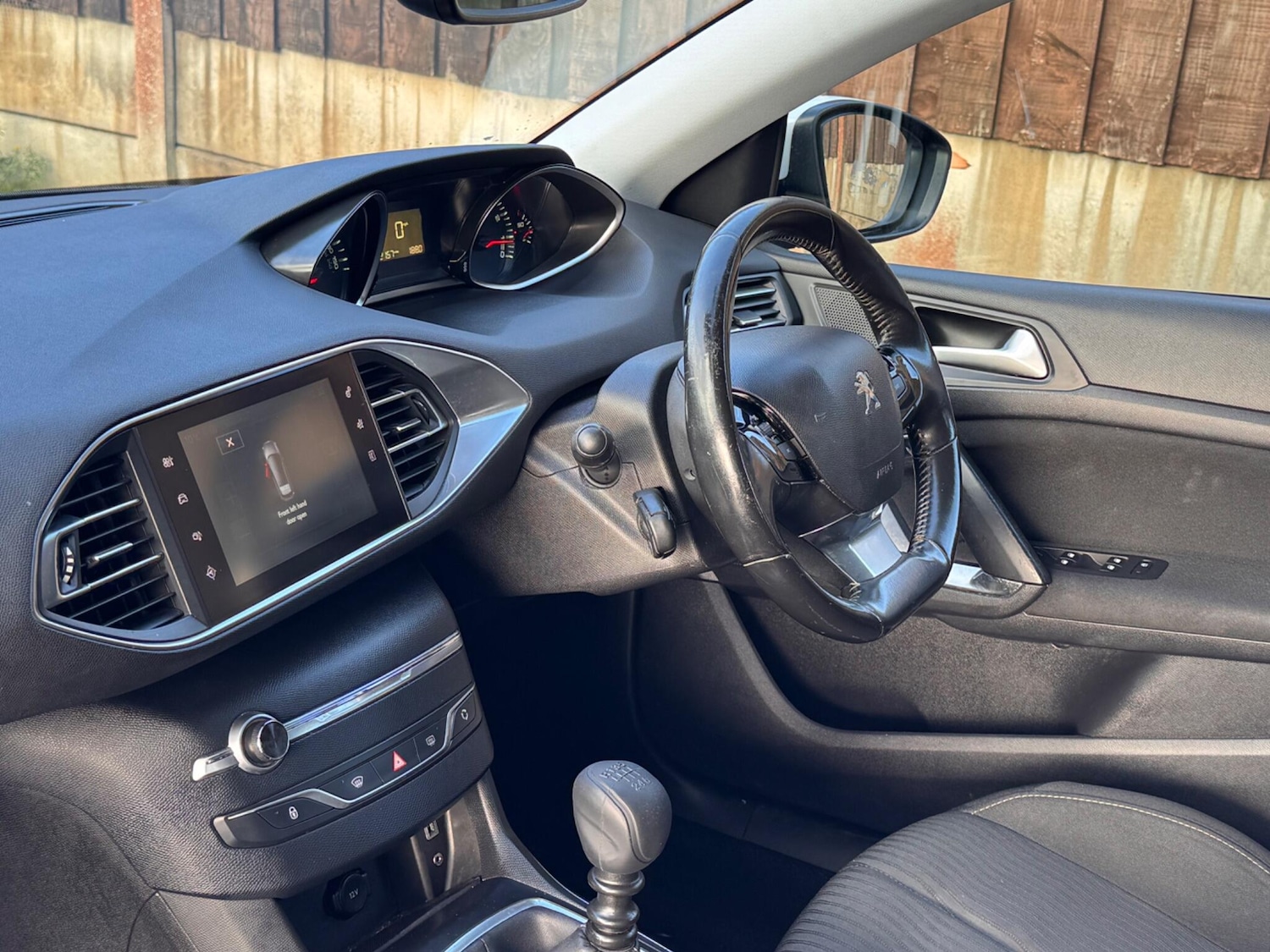 Used Peugeot 308 2015 for sale - 76360969: Photo 31