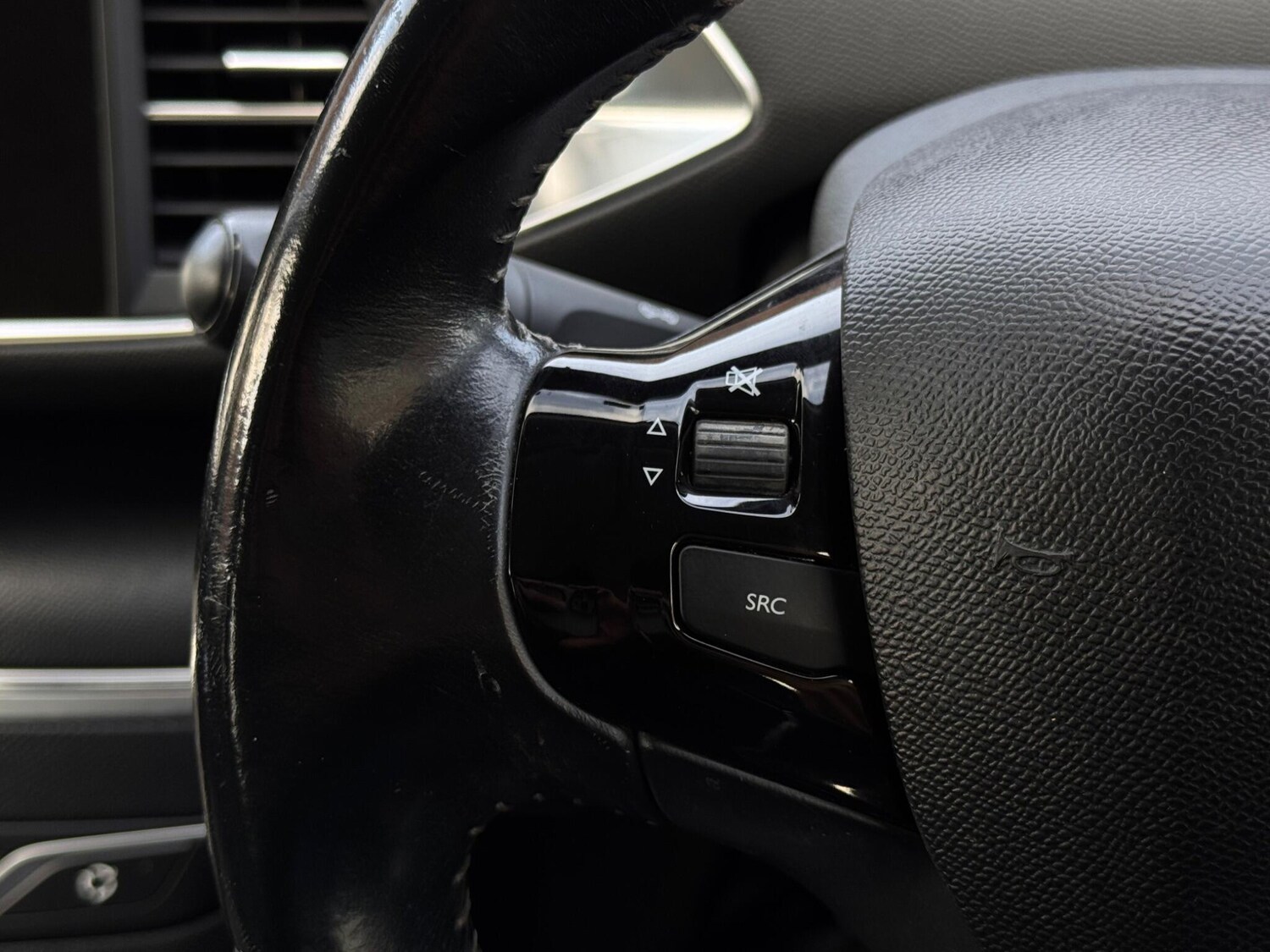 Used Peugeot 308 2015 for sale - 76360969: Photo 37