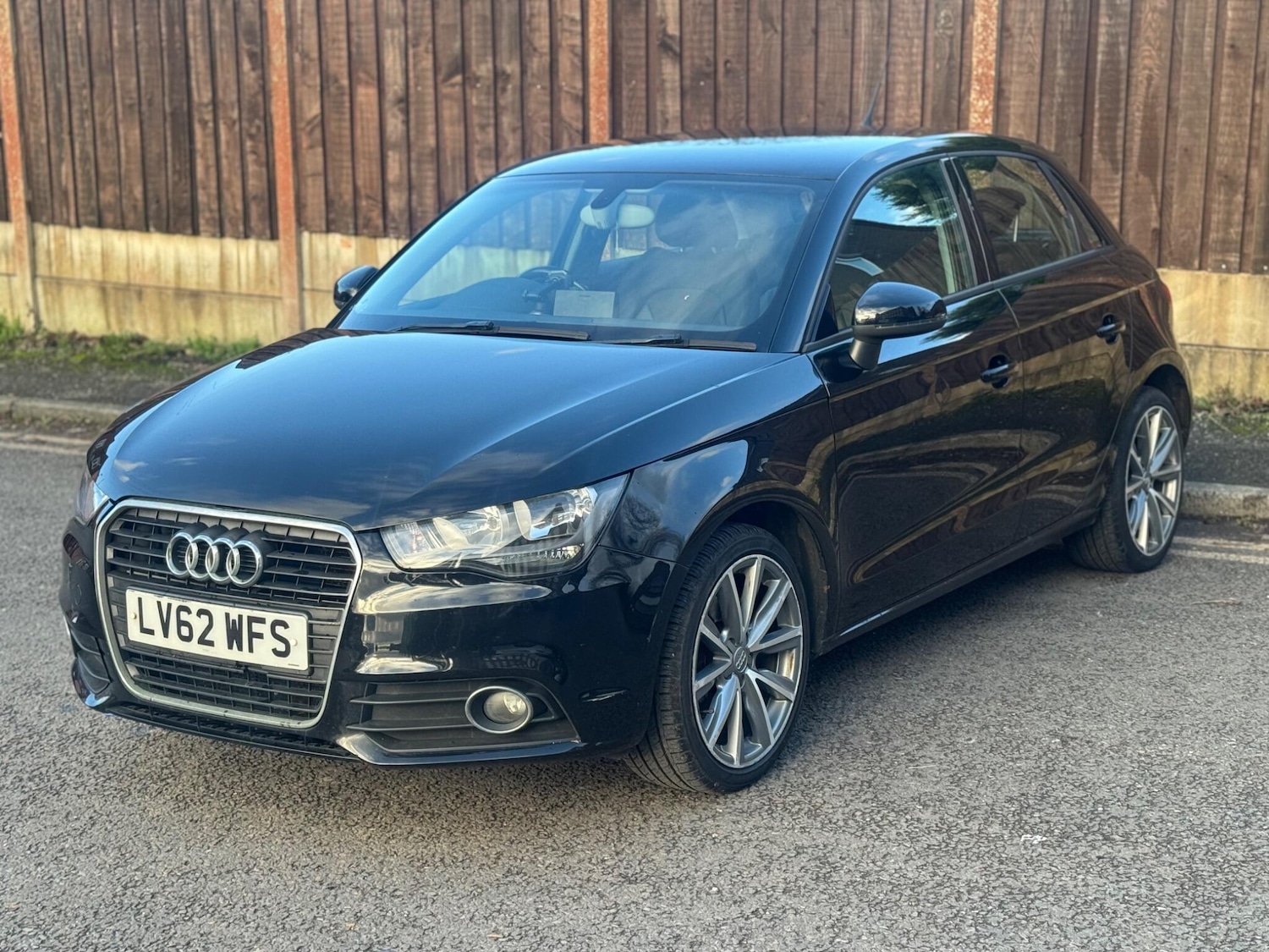 Used Audi A1 2012 for sale - 76898587: Photo 2