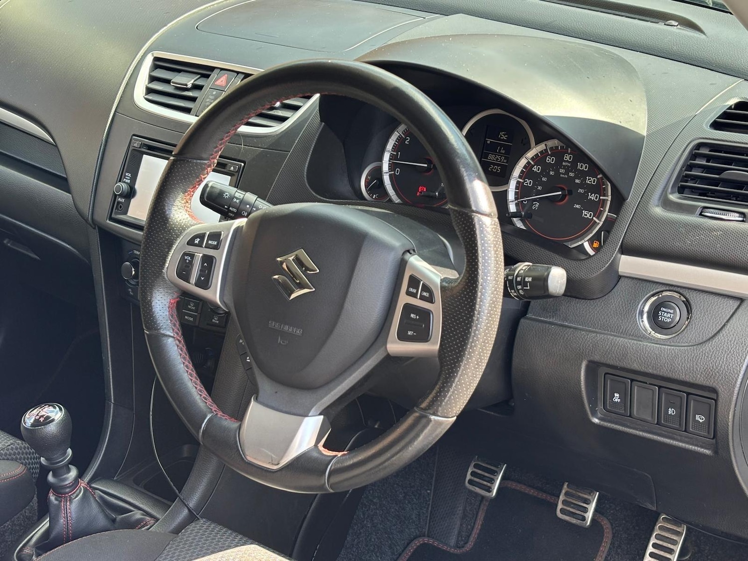 Used Suzuki Swift 2014 for sale - 76307264: Photo 10