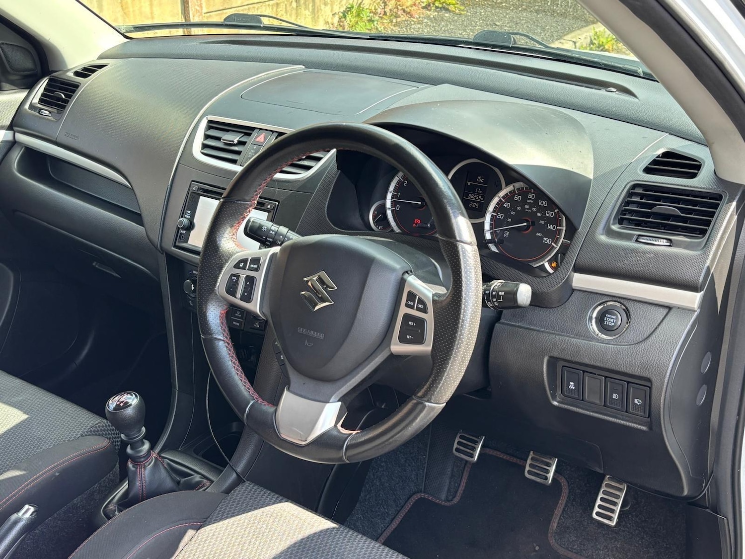 Used Suzuki Swift 2014 for sale - 76307264: Photo 11