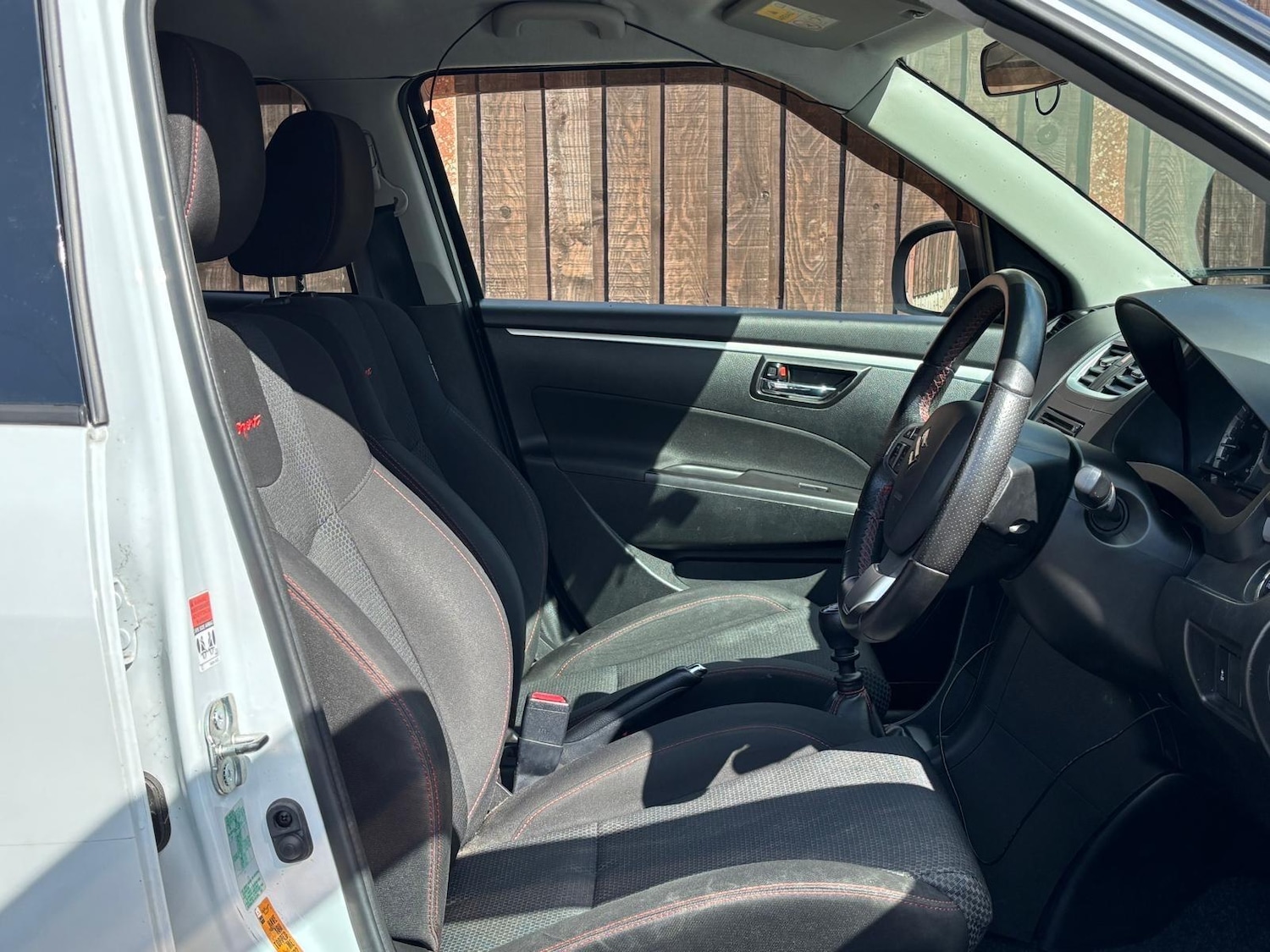 Used Suzuki Swift 2014 for sale - 76307264: Photo 14