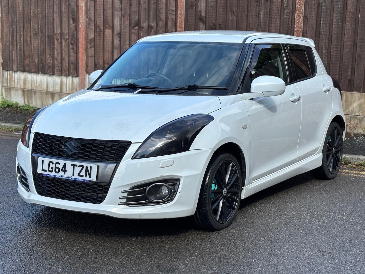 Used Suzuki Swift 2014 for sale - 76307264: Photo 2