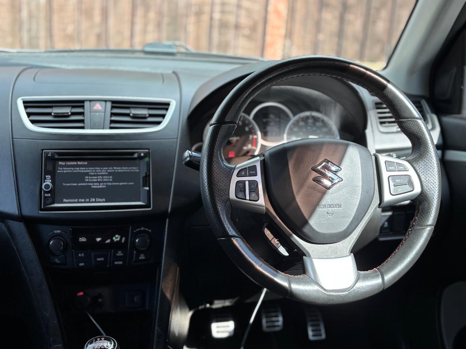 Used Suzuki Swift 2014 for sale - 76307264: Photo 37