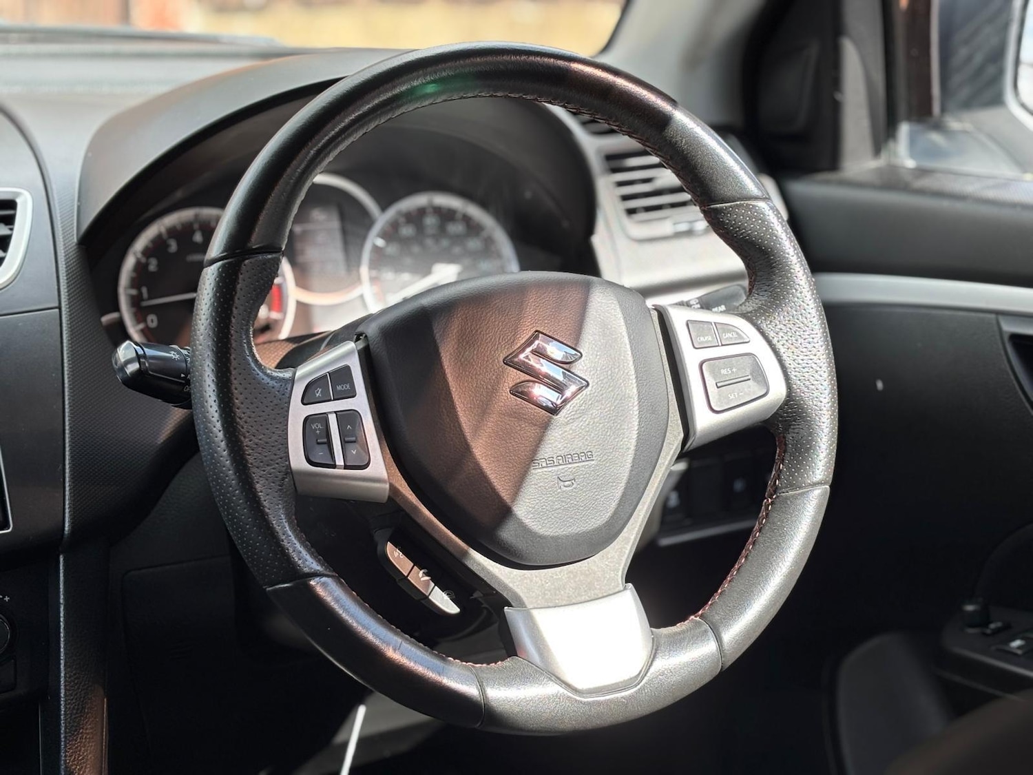 Used Suzuki Swift 2014 for sale - 76307264: Photo 38