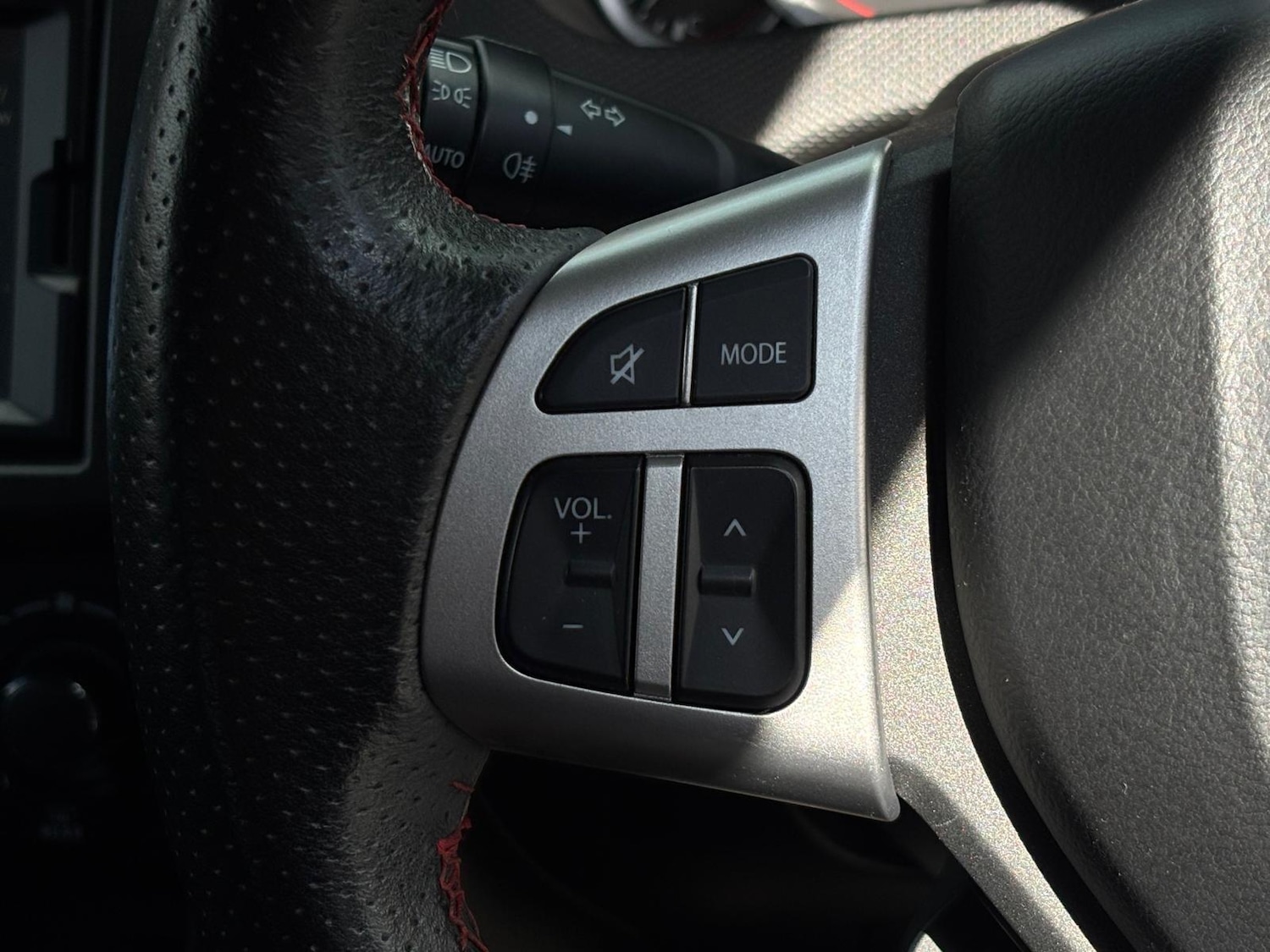 Used Suzuki Swift 2014 for sale - 76307264: Photo 40