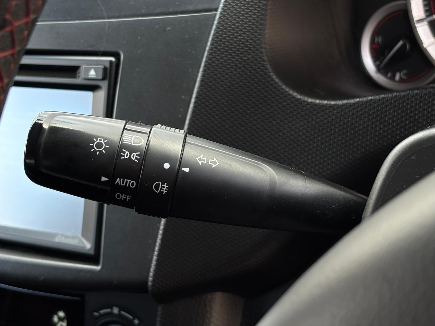 Used Suzuki Swift 2014 for sale - 76307264: Photo 51