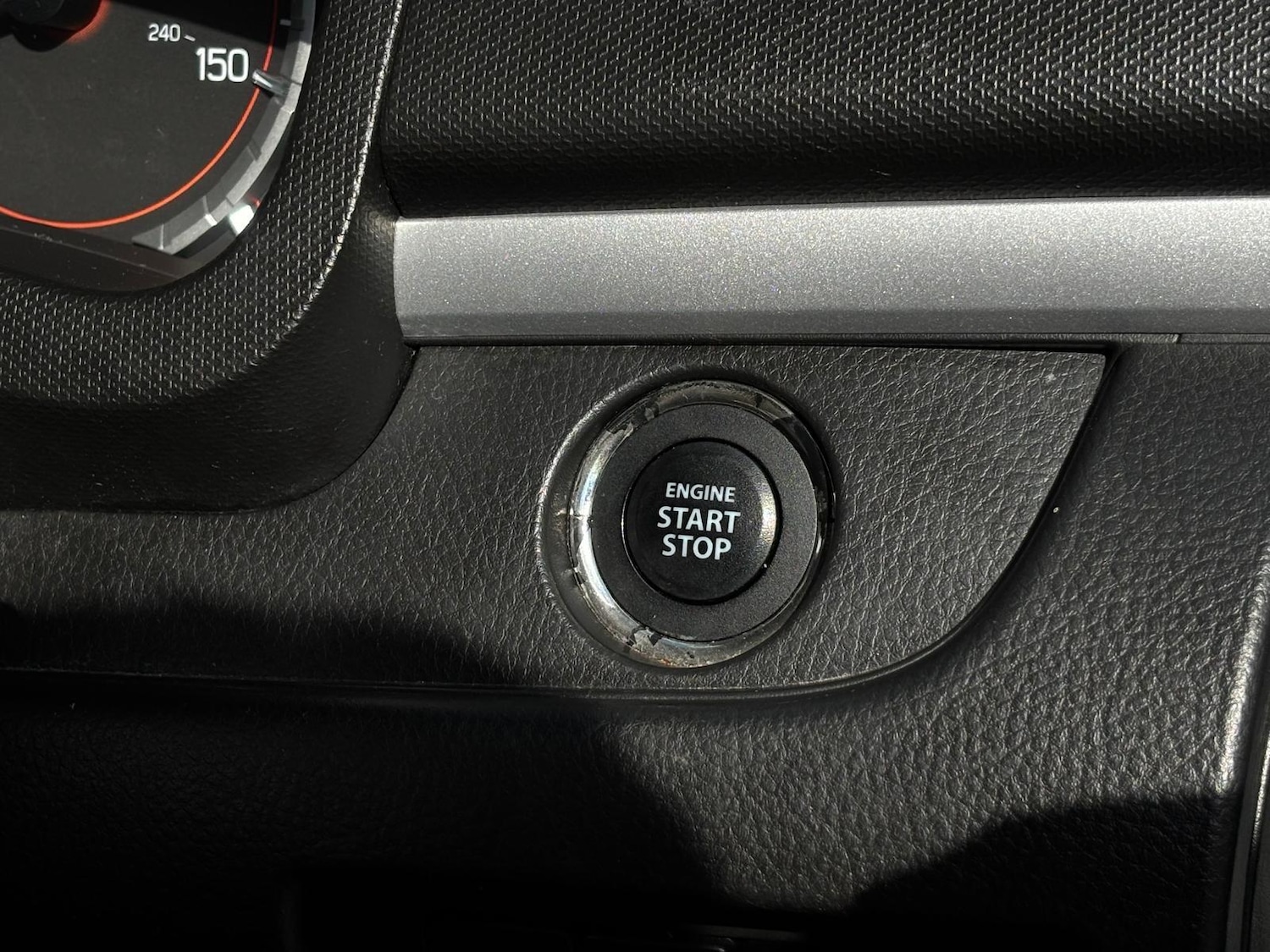 Used Suzuki Swift 2014 for sale - 76307264: Photo 52