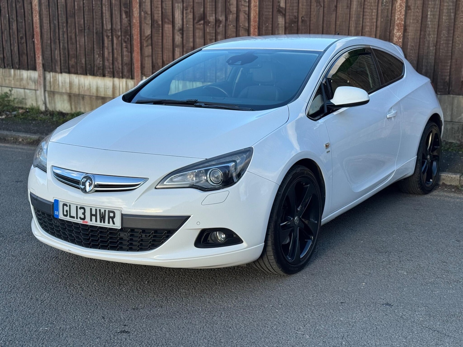 Used Vauxhall Astra GTC for sale - 77050037: Photo 2