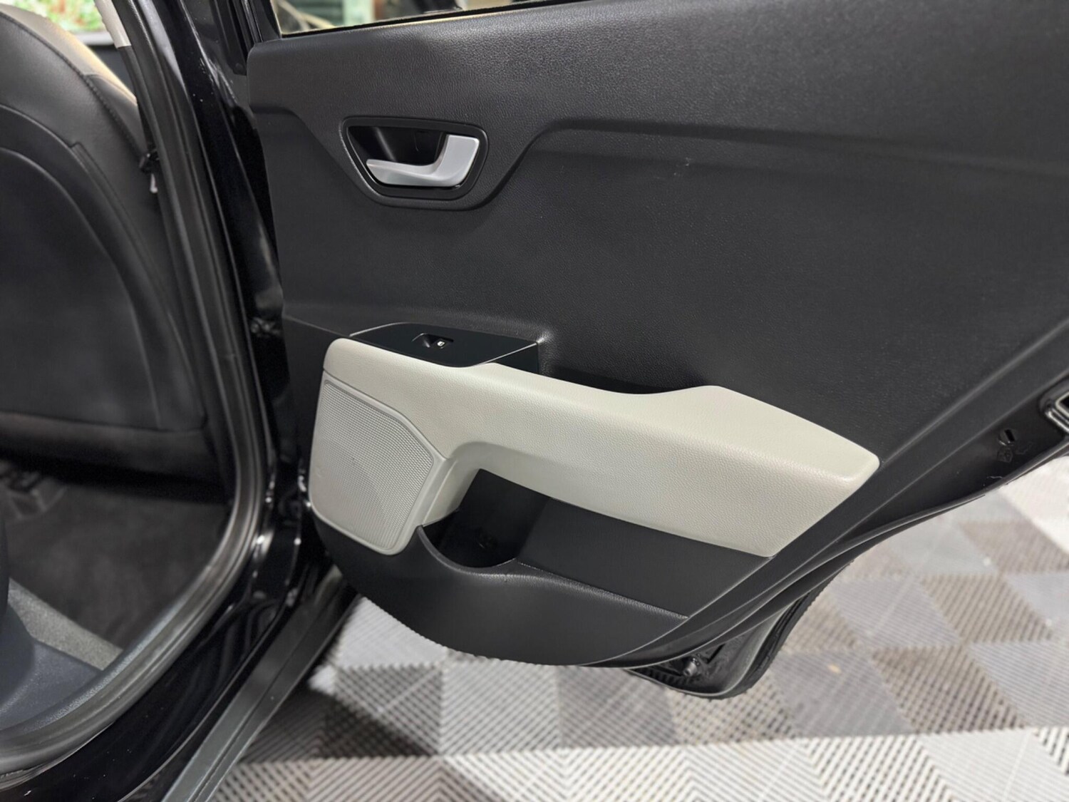 Used Kia Stonic 2020 for sale - 77574543: Photo 53