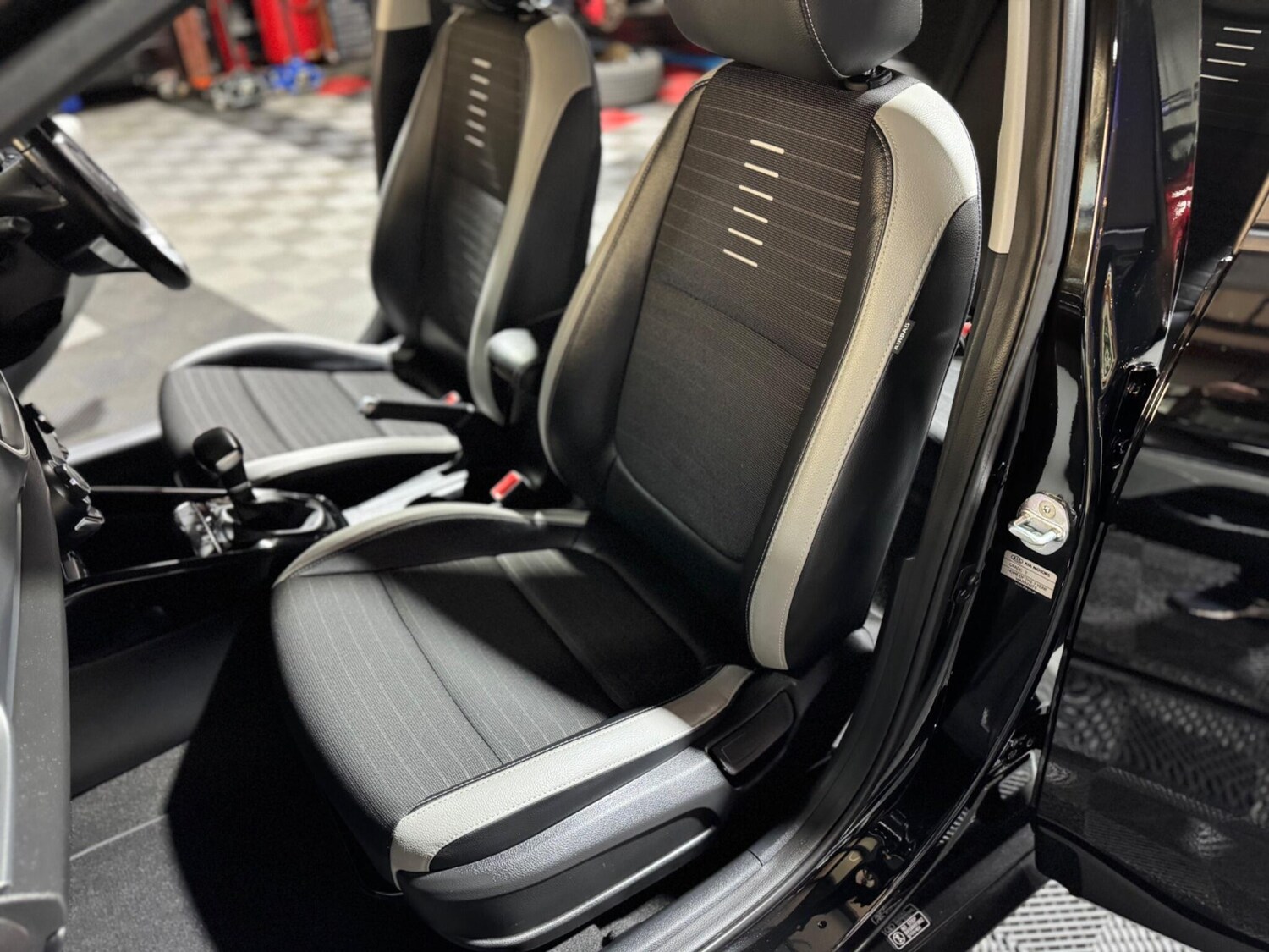 Used Kia Stonic 2020 for sale - 77574543: Photo 68