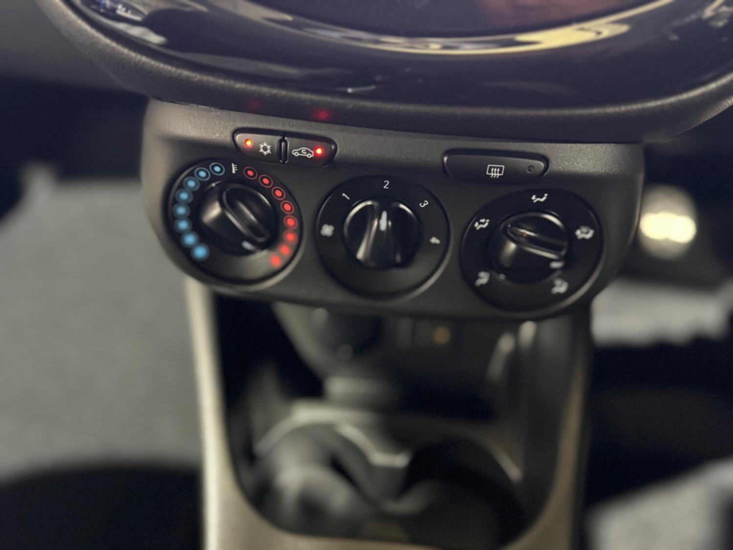 Used Vauxhall Corsa 2015 for sale - 77625981: Photo 31