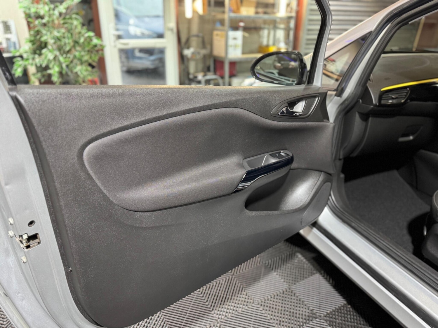 Used Vauxhall Corsa 2015 for sale - 77625981: Photo 41